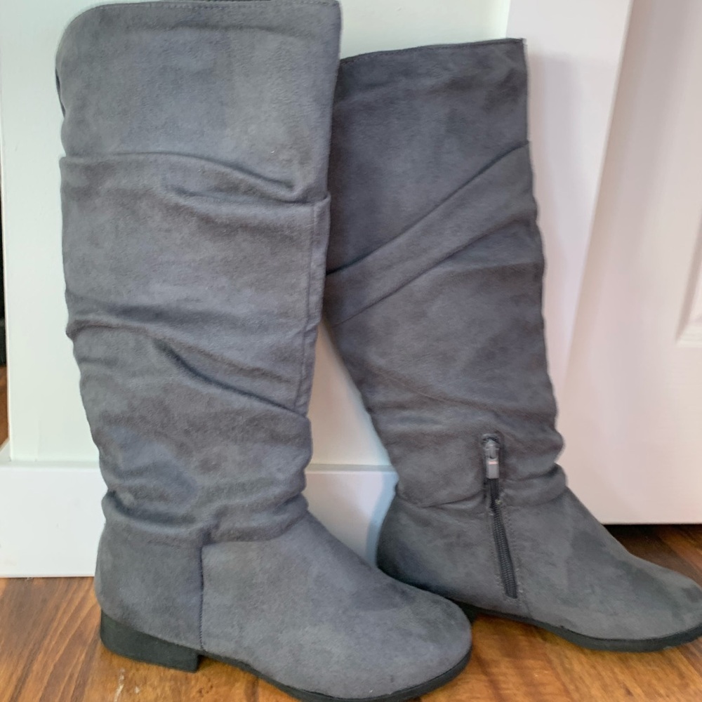 Grey slouchy boots 7